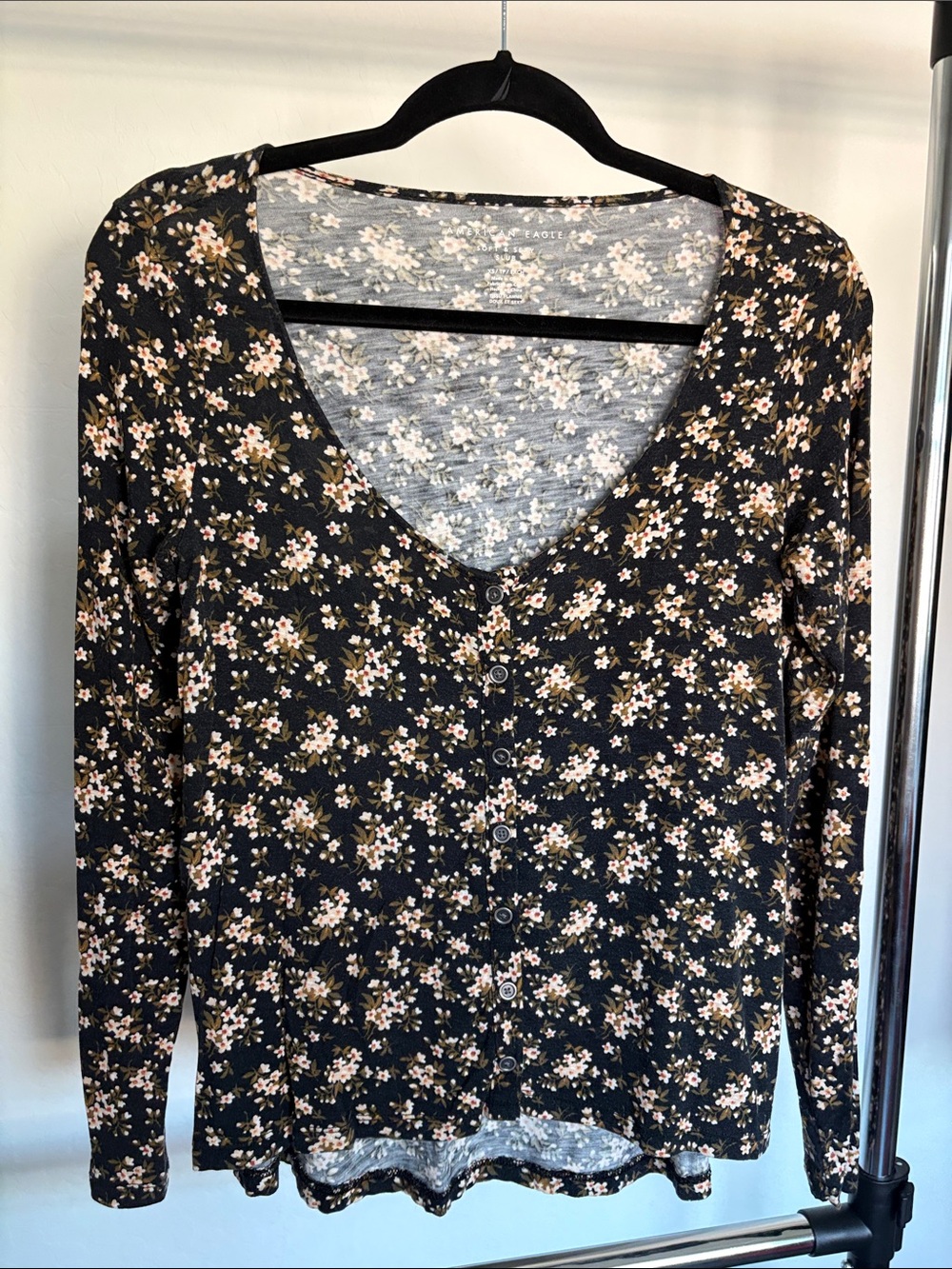American Eagle Outfitters Black Floral V-Neck Button Front Tunic